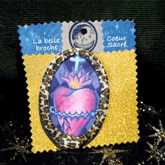Cœur sacré rouge - Broche